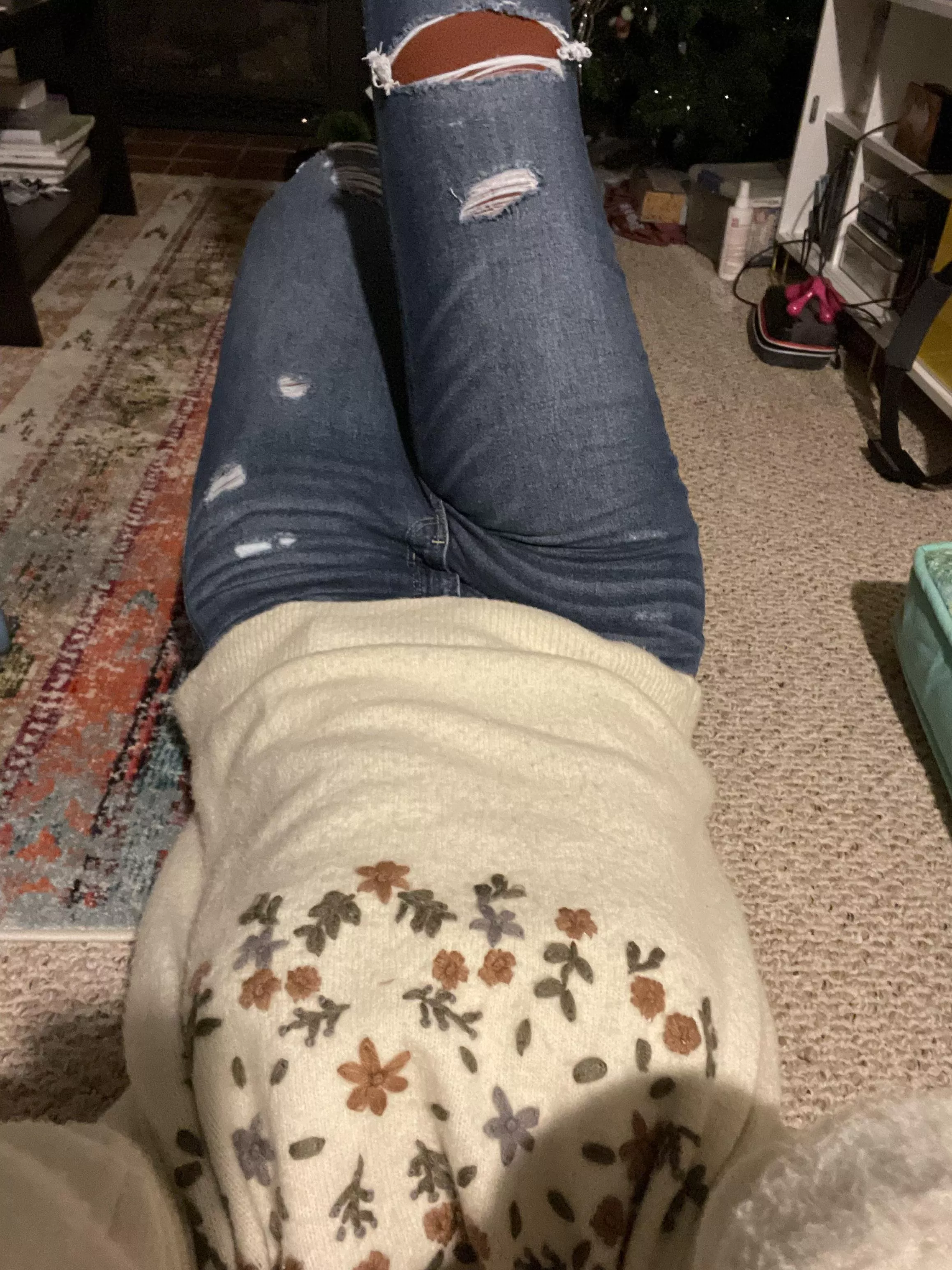 Leggings under my ripped jeans to keep me warm 😽