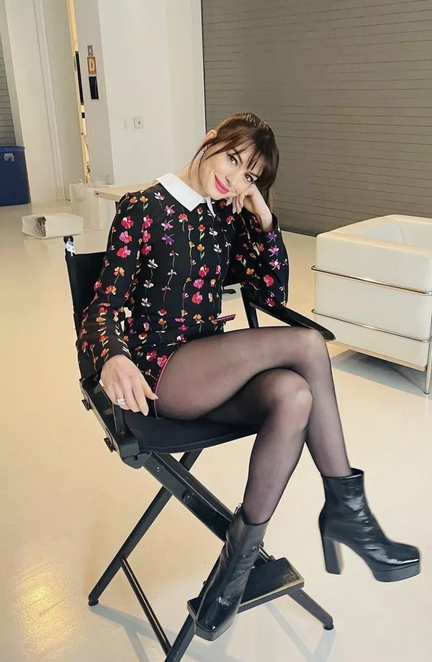 Leggy Anne Hathaway is getting me hard