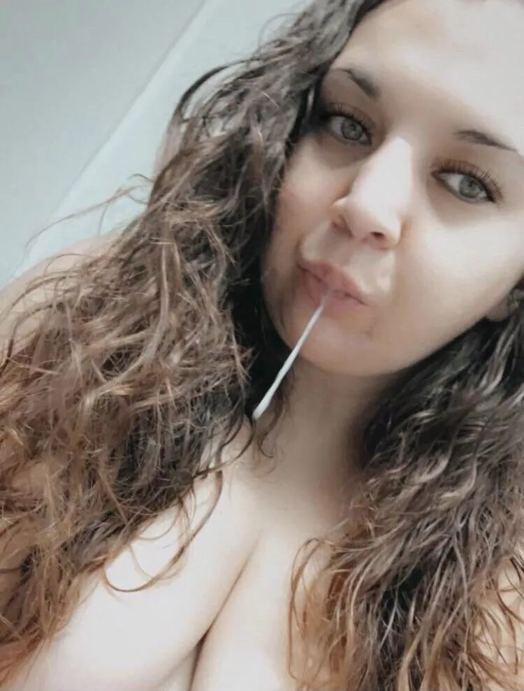 Let it slosh all over my tits? Even better see it LIVE, daddy😘 let me be your filthy spit slut🍭