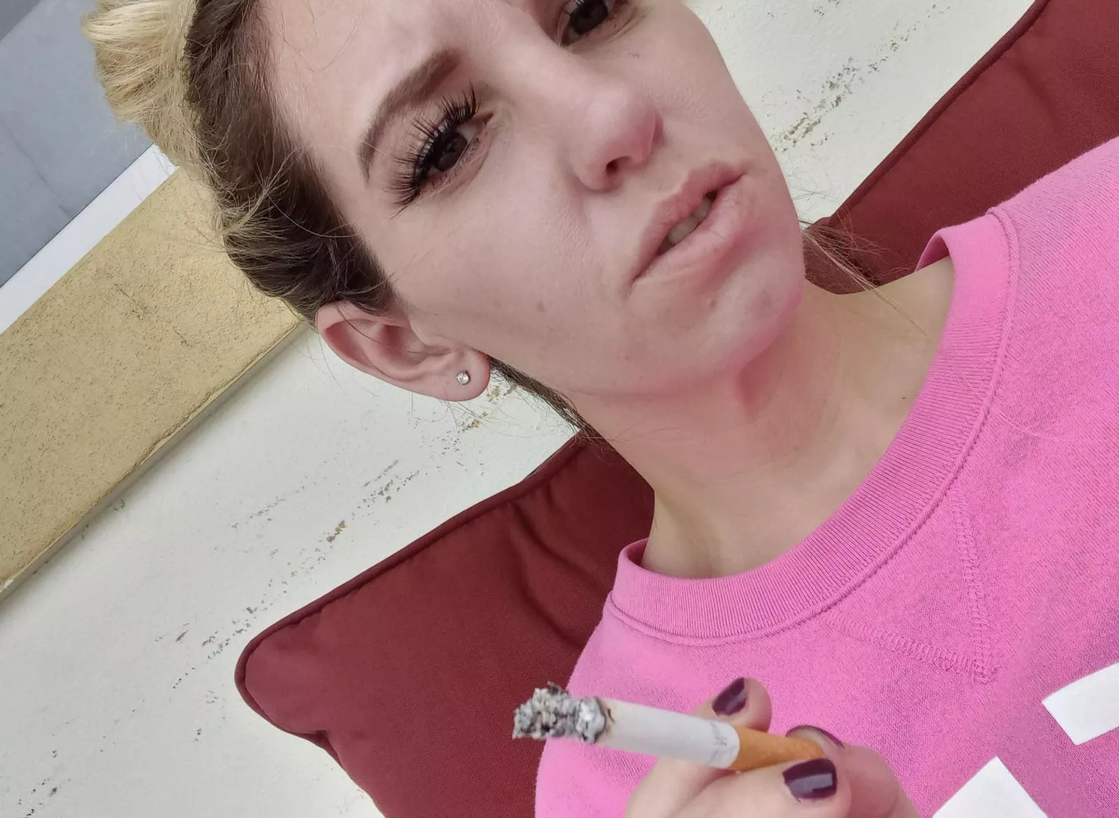 Let me be your ☀️ sunshine after your long day at work we can always split that cig together !