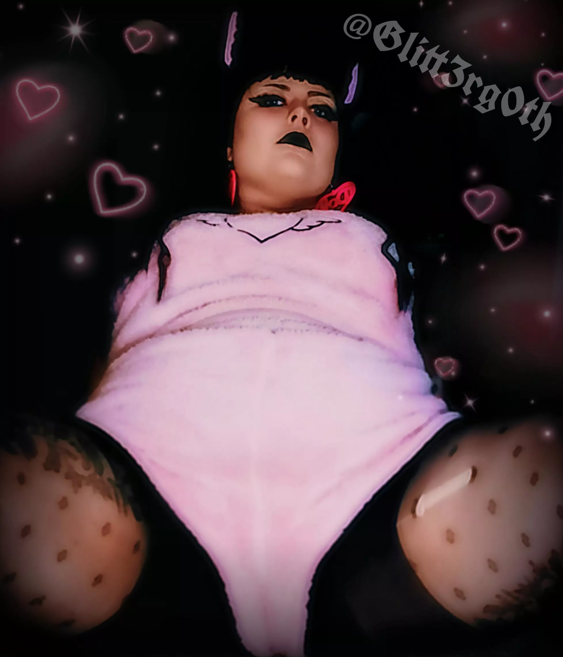 Let me crush your head between these thighs? 🥺👉👈