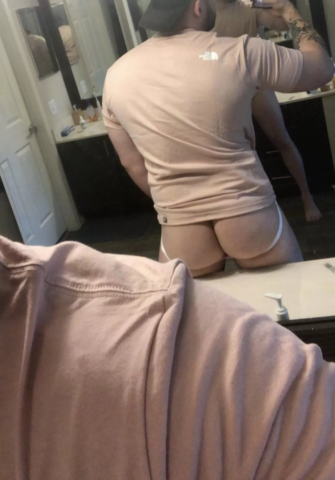 Let me know if you want to smell my sweaty man ass 😏