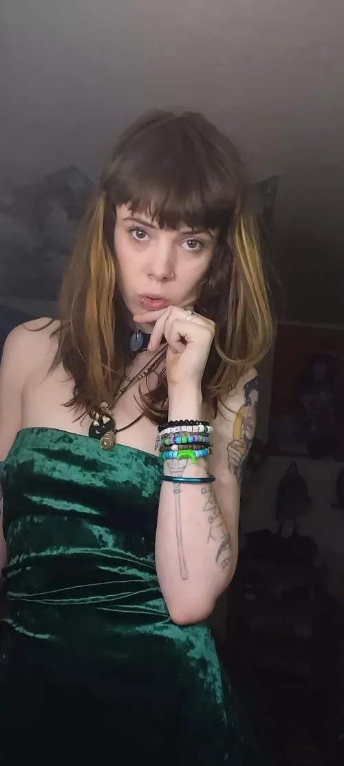 Let Me make your Yule blessed and magical by booking a session with your favourite Goddess roght now!! Available for sessions, customs, games, ownership and much more ✨ [selling]