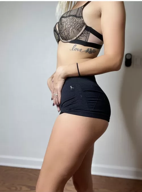 🍑.. let me sit on your face, please.