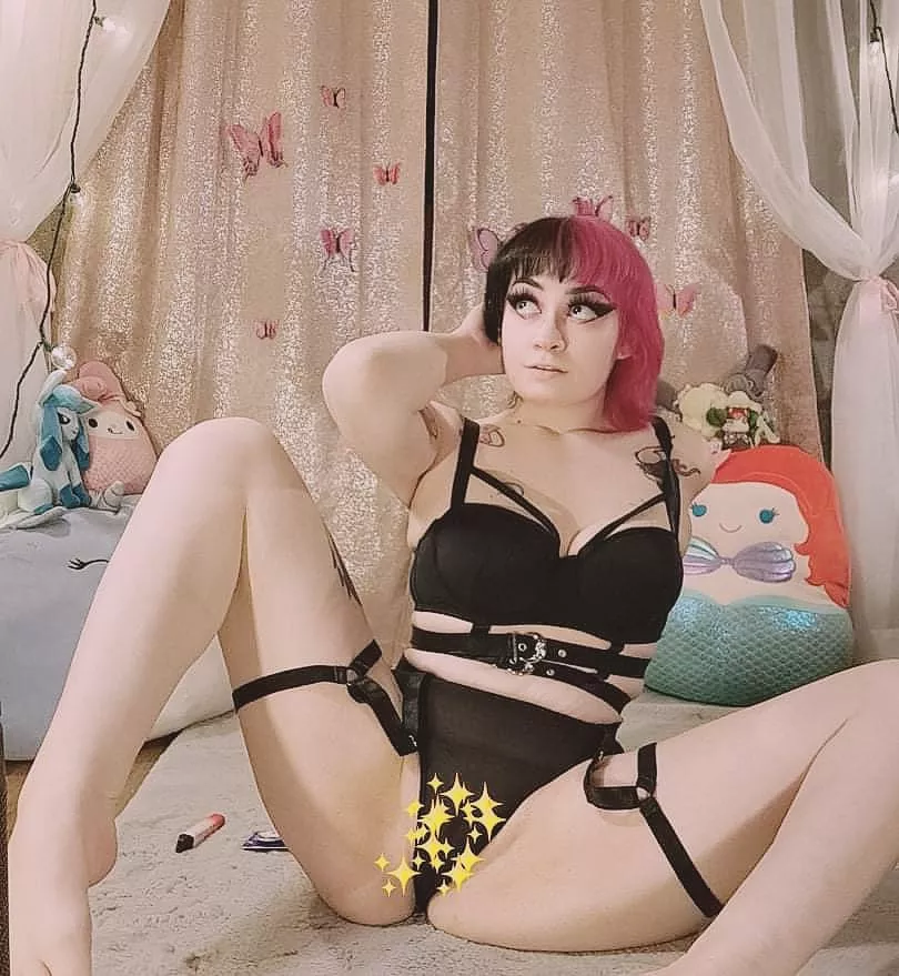 let me sit on your face? 🖤👅