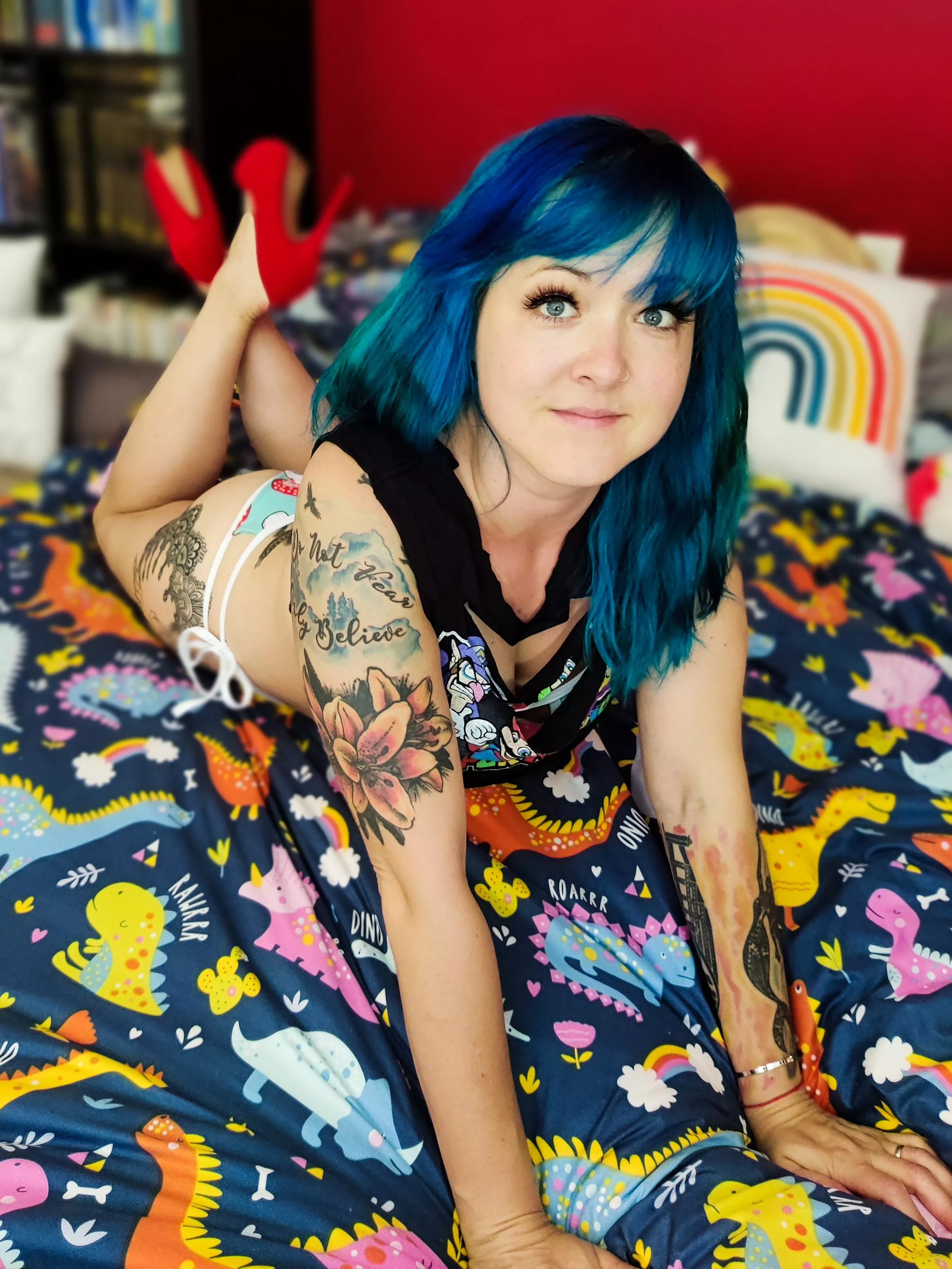 Let's cuddle and talk about the Jurassic period. Let's cuddle and talk about the Jurassic period.