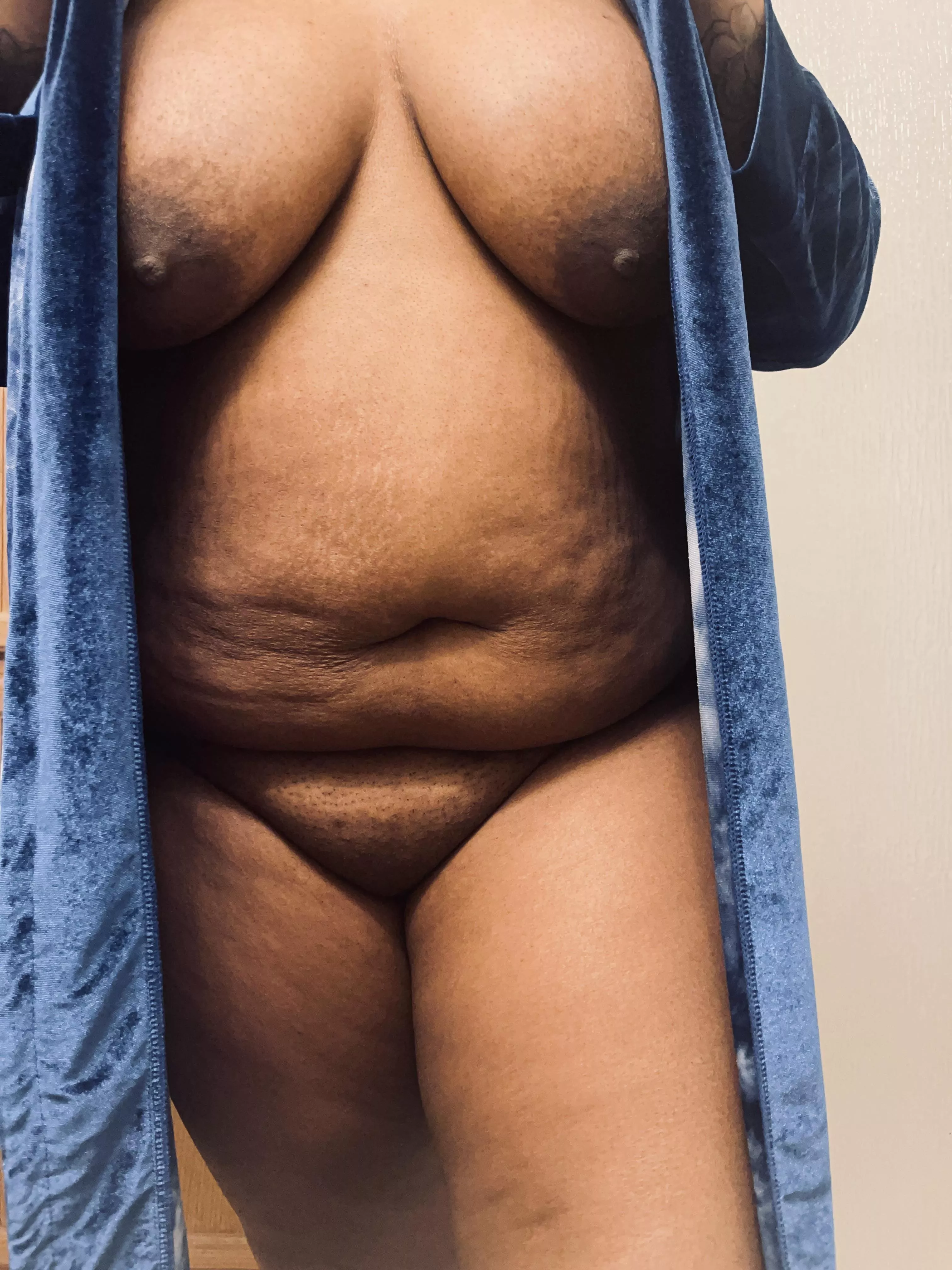 Let’s drink wine and take naughty pics & videos together