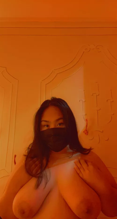 lets fuck in a fitting room and hope we dont get caught