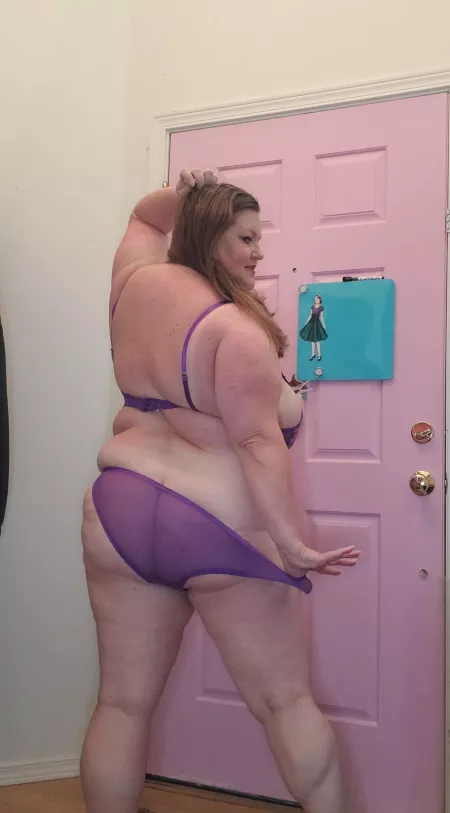 Let's get this weekend started 💜💋 [49F]