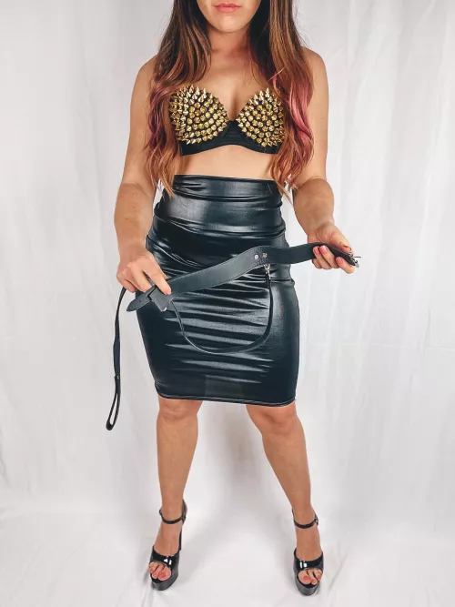 Let’s get you on the leash. I want a pet 😈