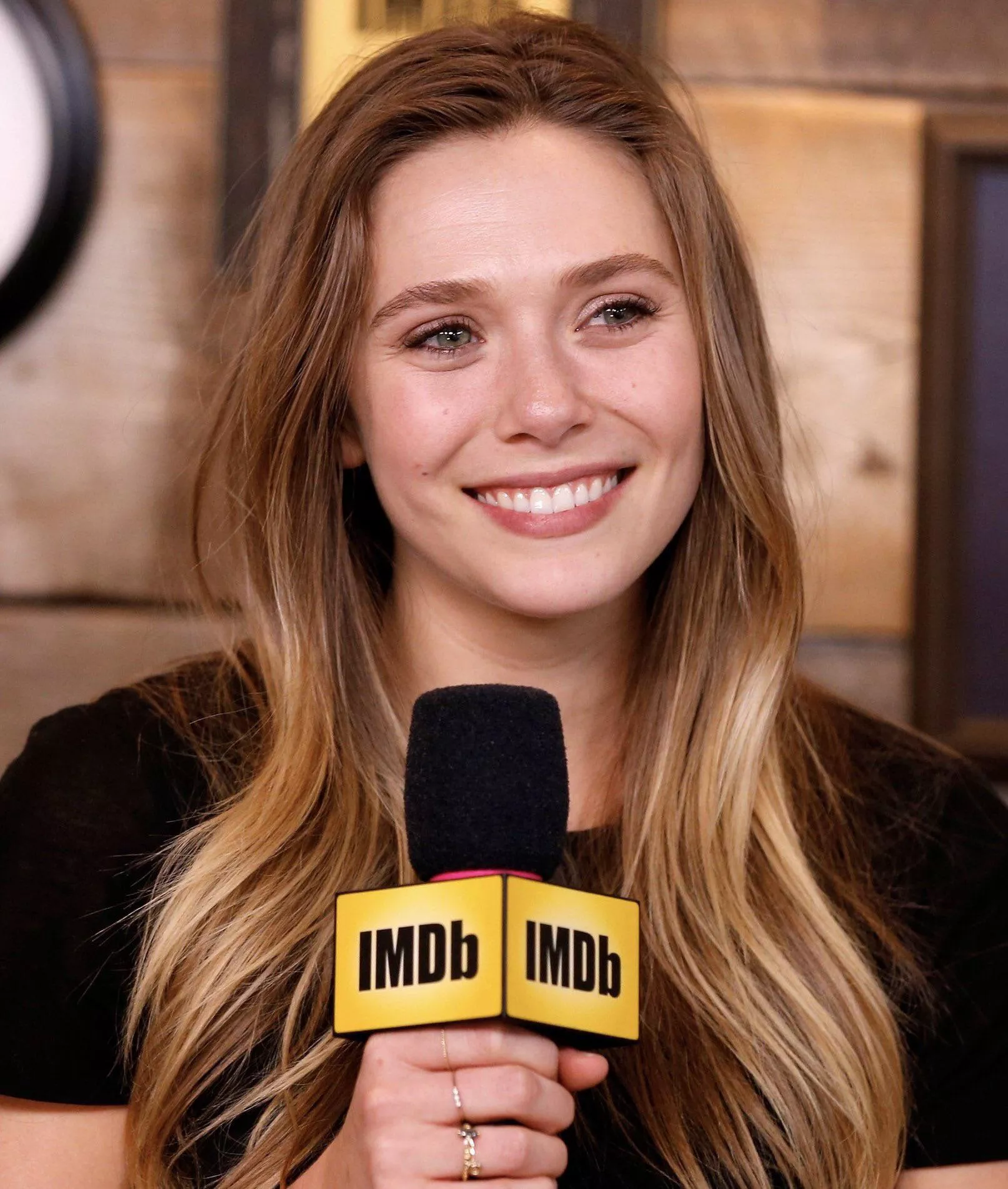 Let's have a bi threesome with Elizabeth Olsen