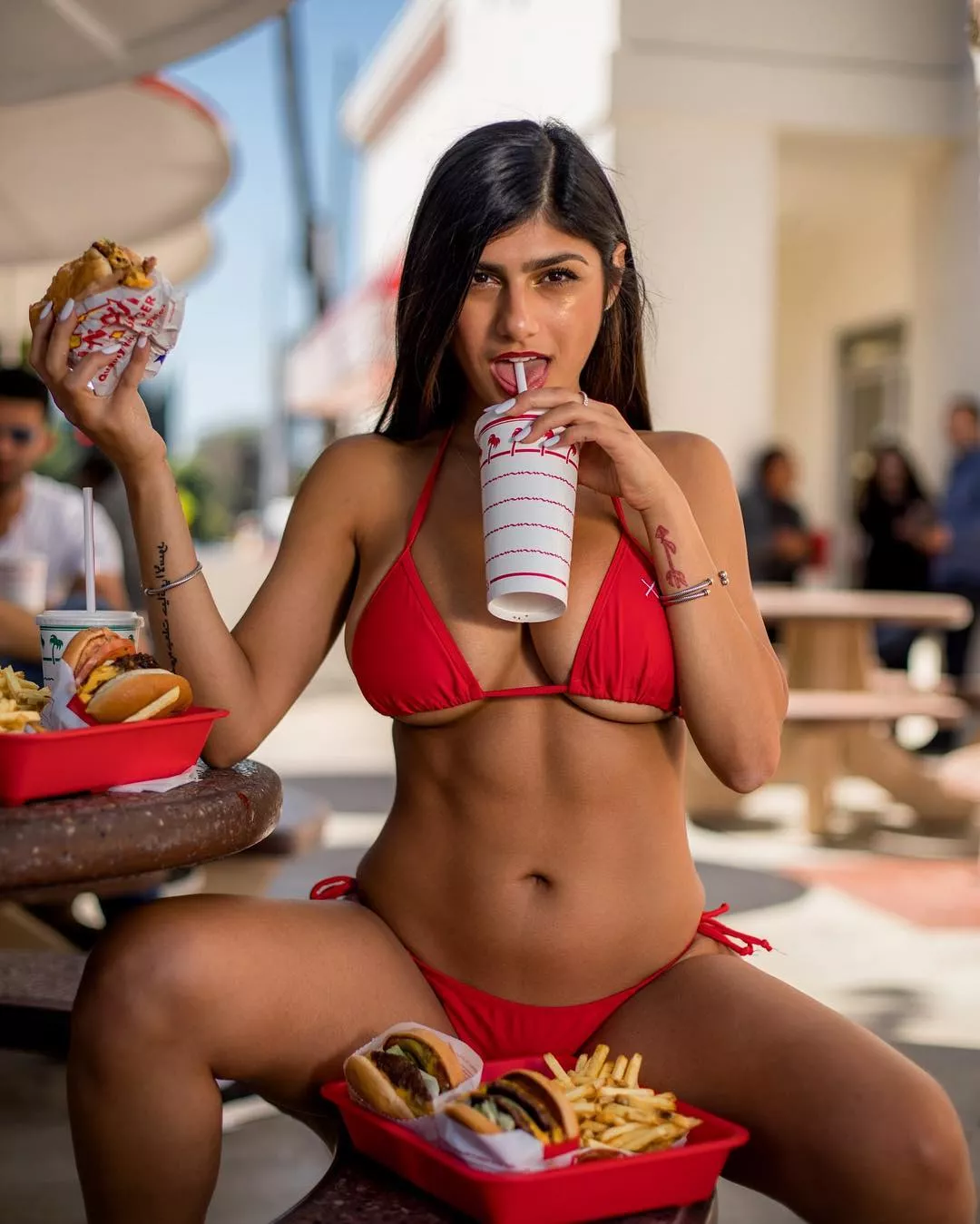 Lets jerk to mia khalifa, haven't in a while Lets jerk to mia khalifa, haven't in a while