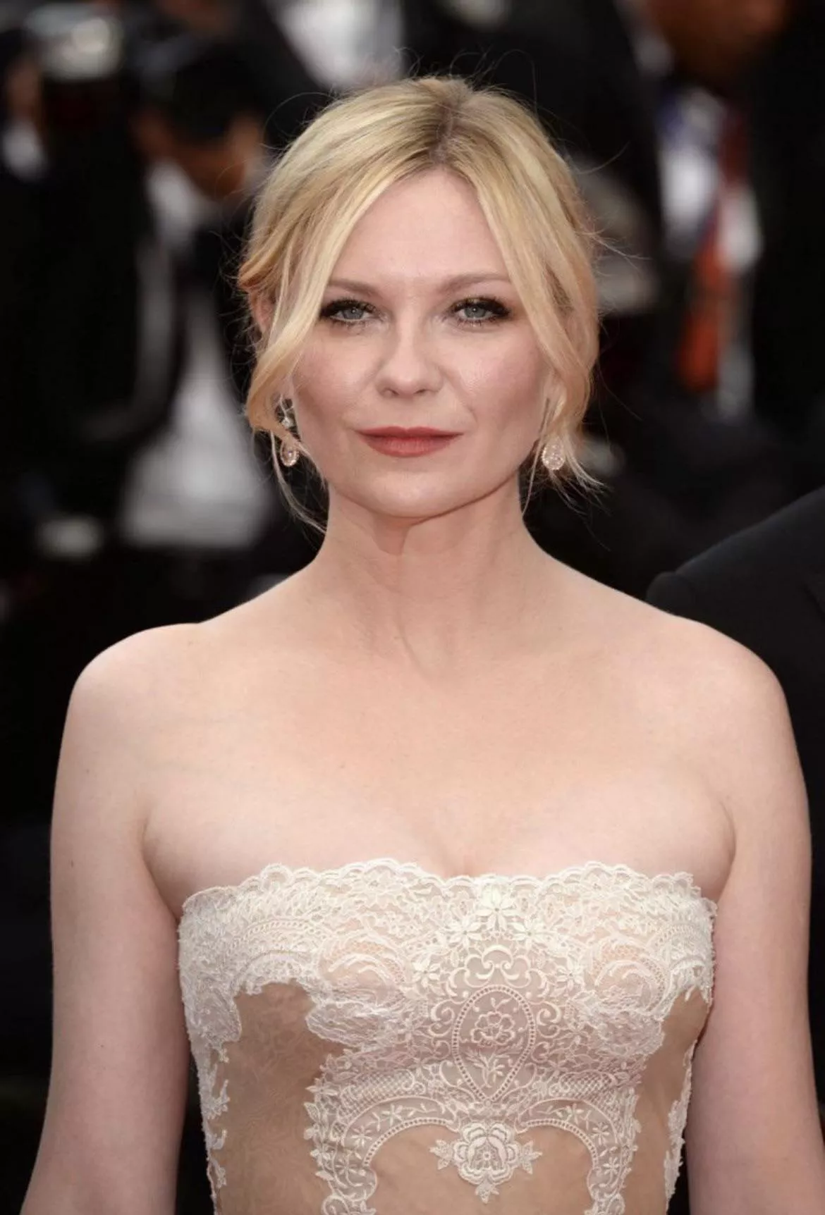 Let’s jerk to perfect milf Kirsten Dunst