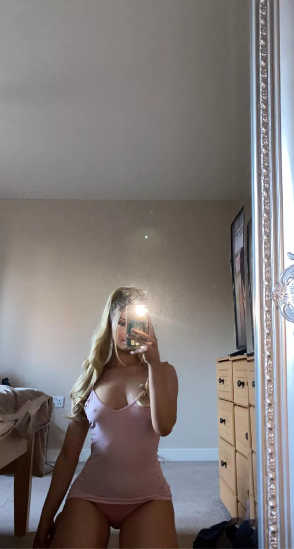 Let’s keep each other company 👅