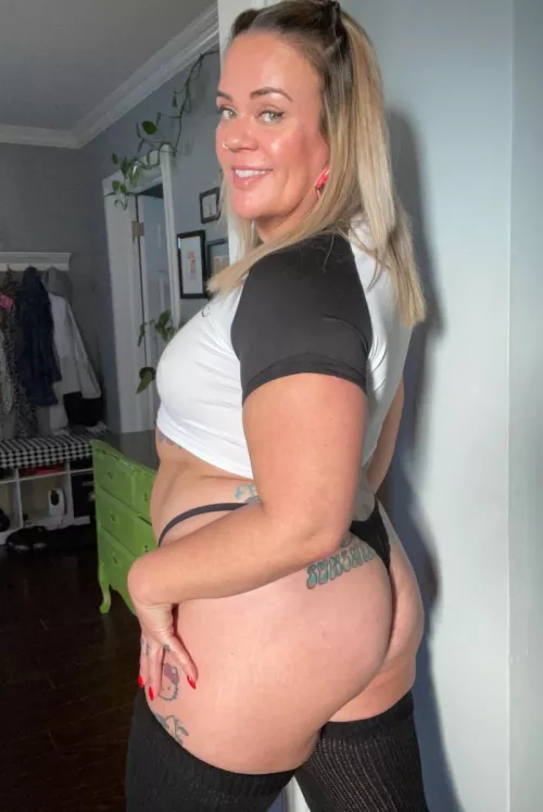 Let’s open the blinds and let the neighbours watch 😏 41[f]