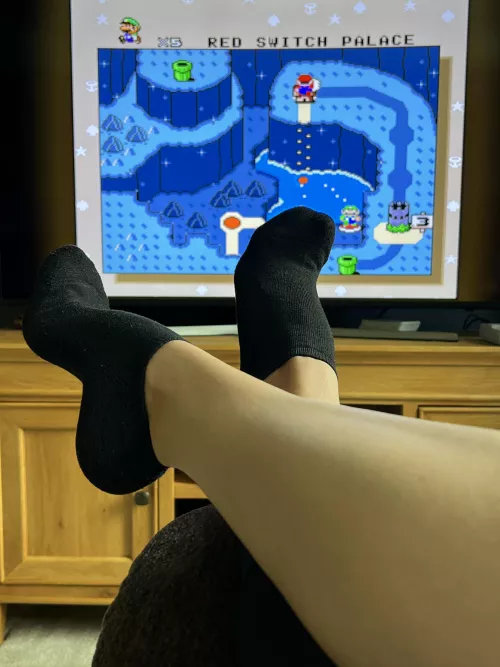 Letβs play Nintendo! I promise to rub my feet all over your body to distract you! π