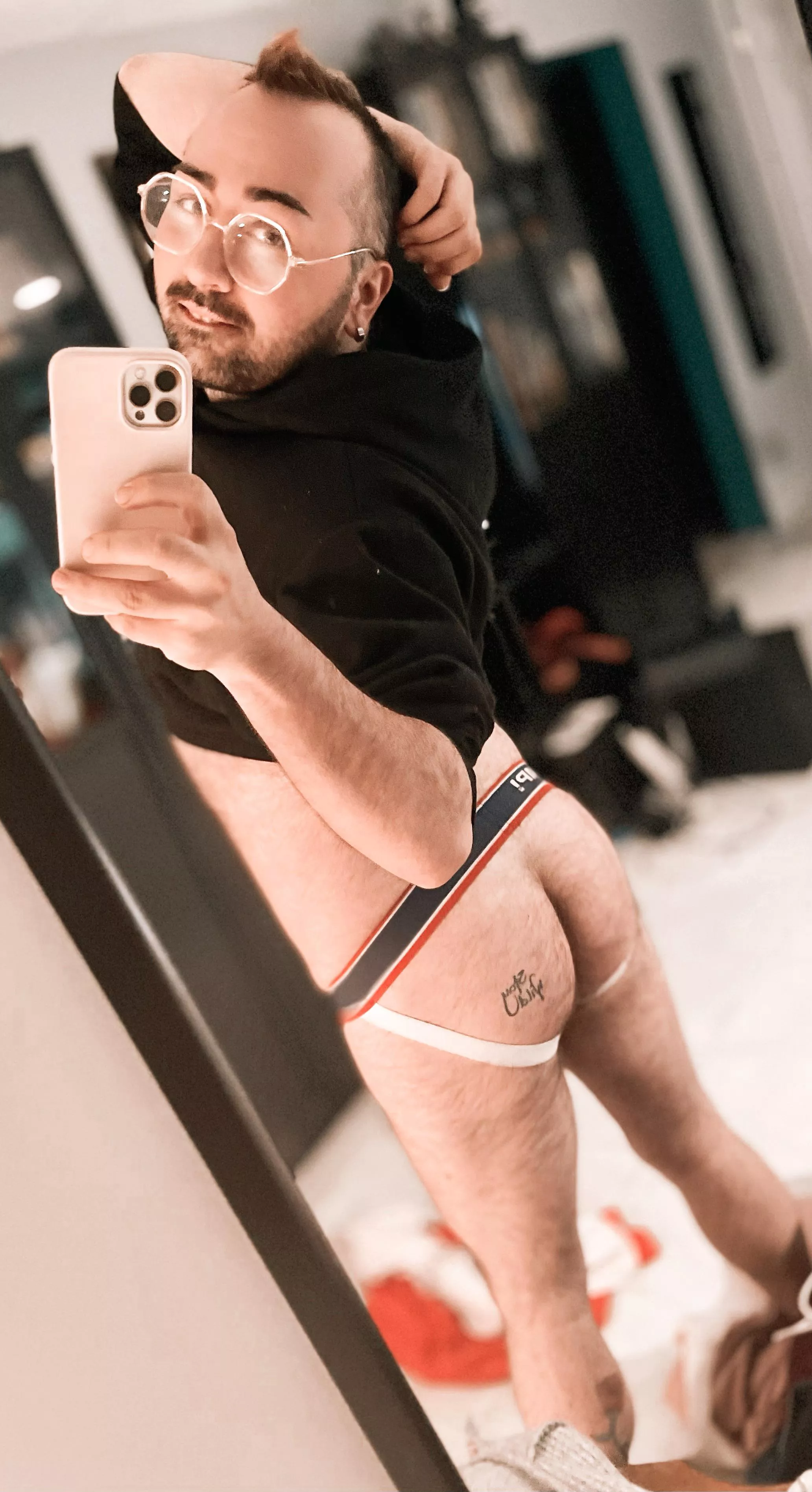 Let’s sesh…then play with my butt Let’s sesh…then play with my butt