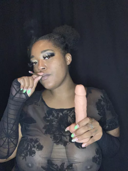 Letβs smoke and cum together. Snap/bratty_yvet2021