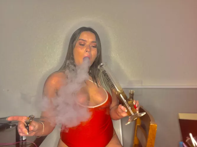 Let’s smokeeee :) I’m an onlyfans chick hehe