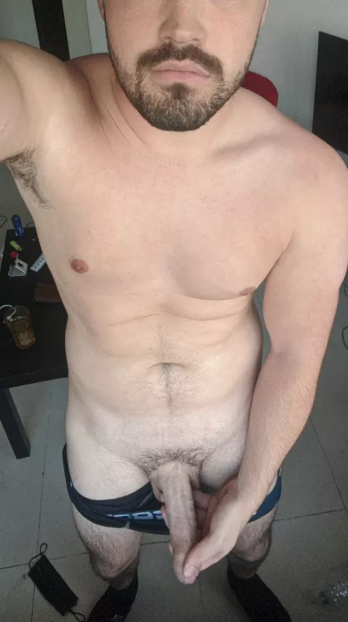 let's spend the entire of valentine's in (m)y bedroom ? 🛏️