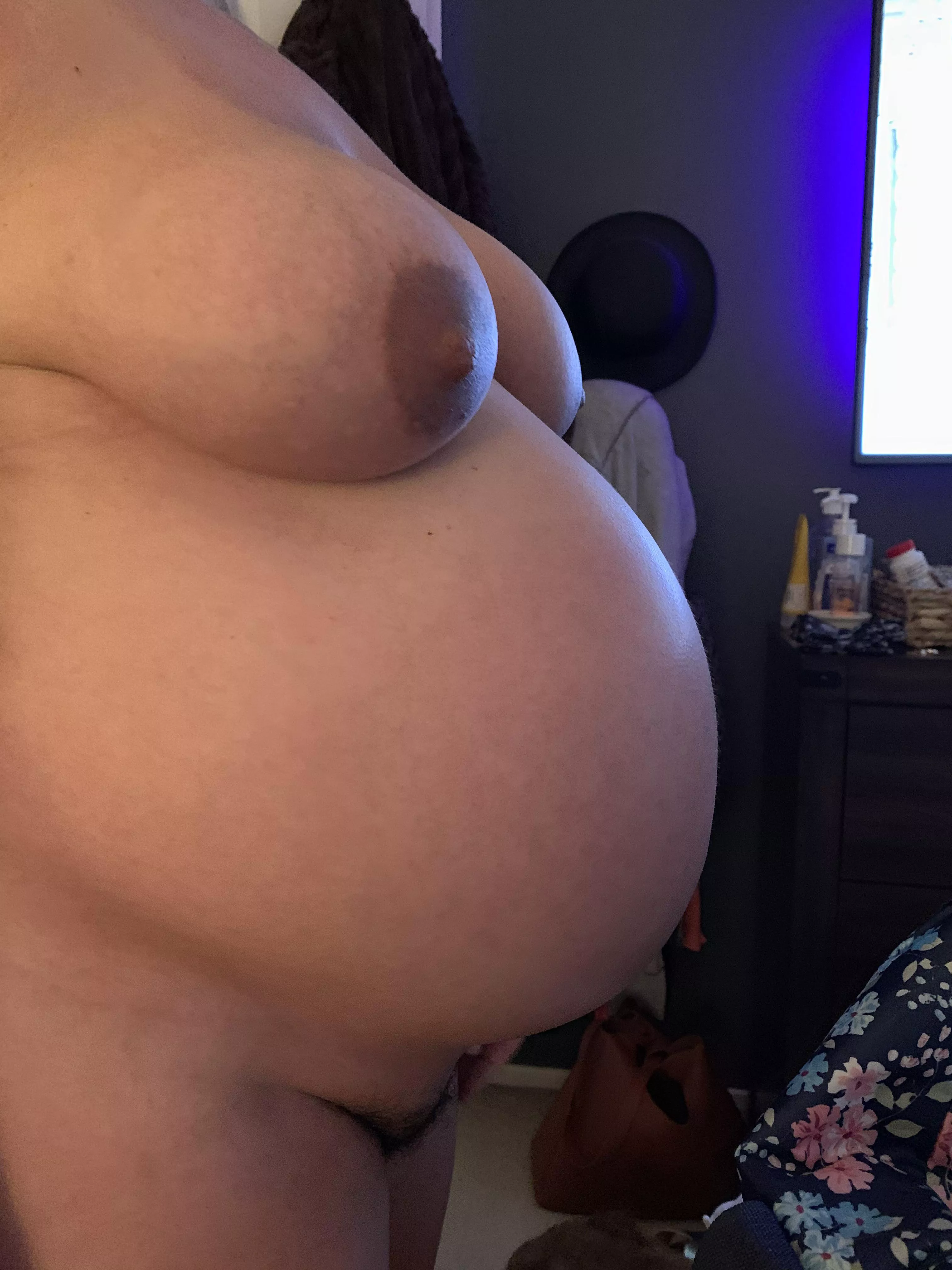 Let’s trade and have fun Kik nahawz01