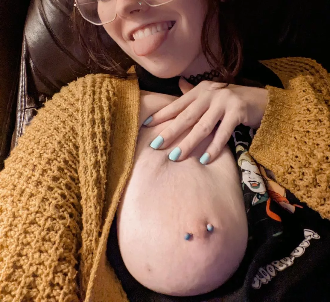 Let's watch Scooby Doo while you suck on my ghost titty 👻 Let's watch Scooby Doo while you suck on my ghost titty 👻