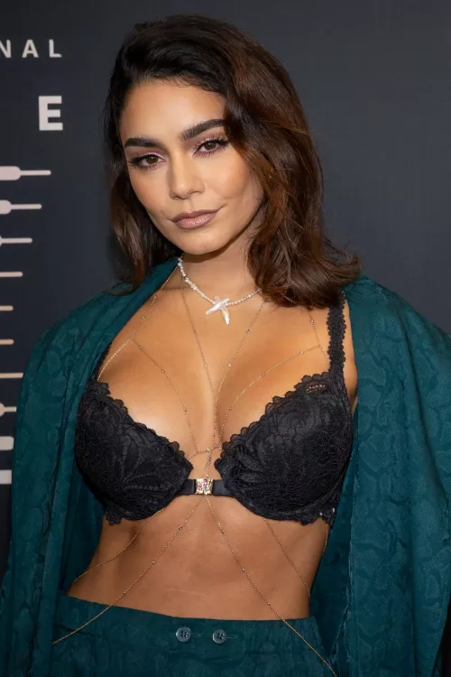 Let's welcome the year by fucking each other's hands for Vanessa Hudgens