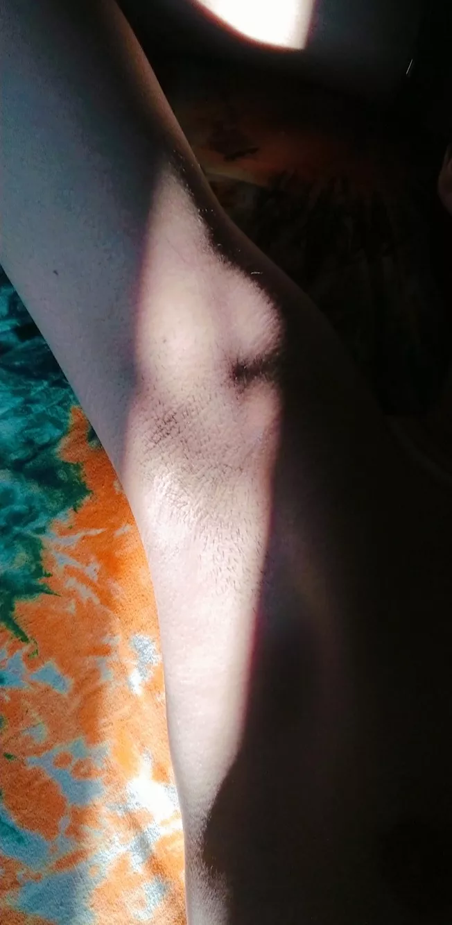 Letting the sun rays kissing my pits.