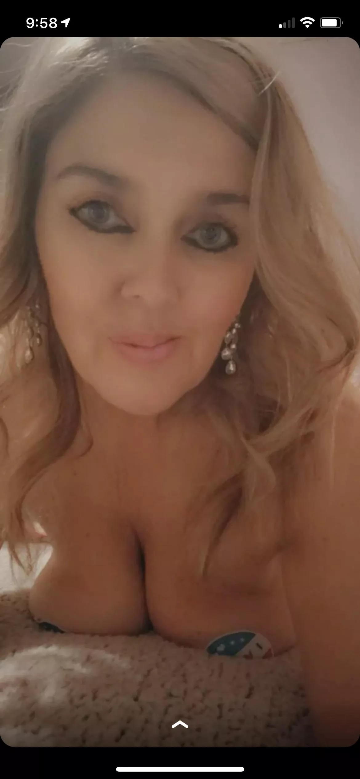 Letting those fat titties hang 😍👀