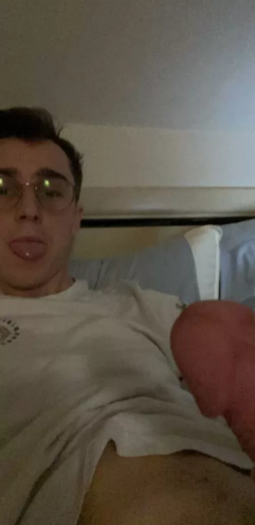 LFG I'm looking for a player 2 that will give me constant attention and look after me sexually ๐
if you play WoW tbc that is a massive plus because my twink ass is always on that game. PST.