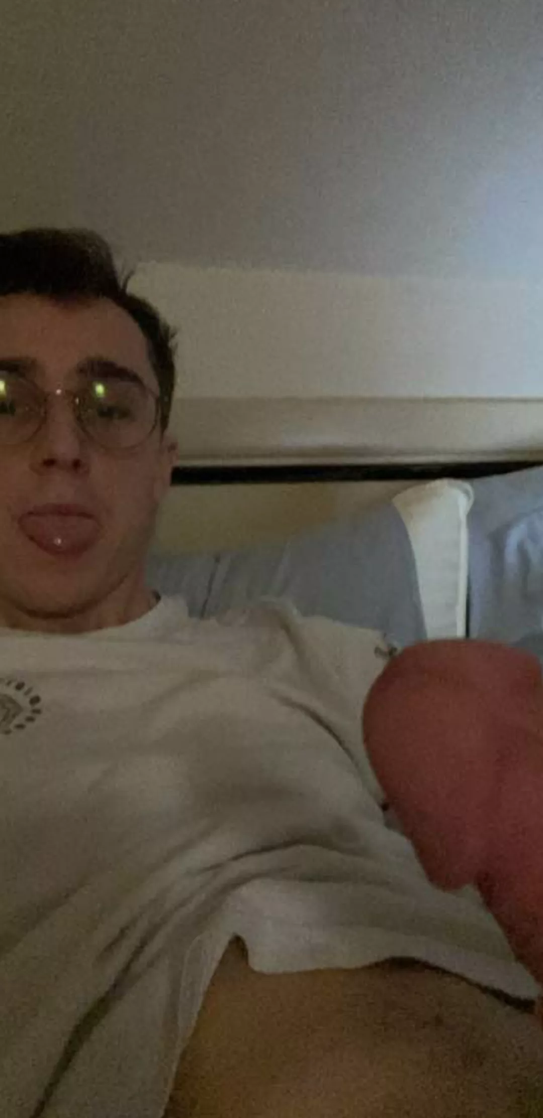 LFG I'm looking for a player 2 that will give me constant attention and look after me sexually 😅if you play WoW tbc that is a massive plus because my twink ass is always on that game. PST.