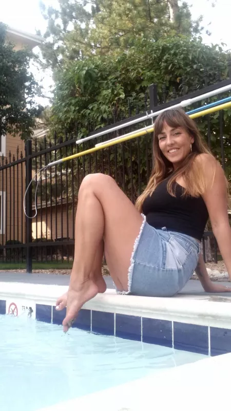 Lick my pussy by the pool๐ can my husband watch?