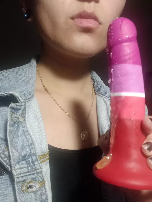 licking honey off the strap 😳