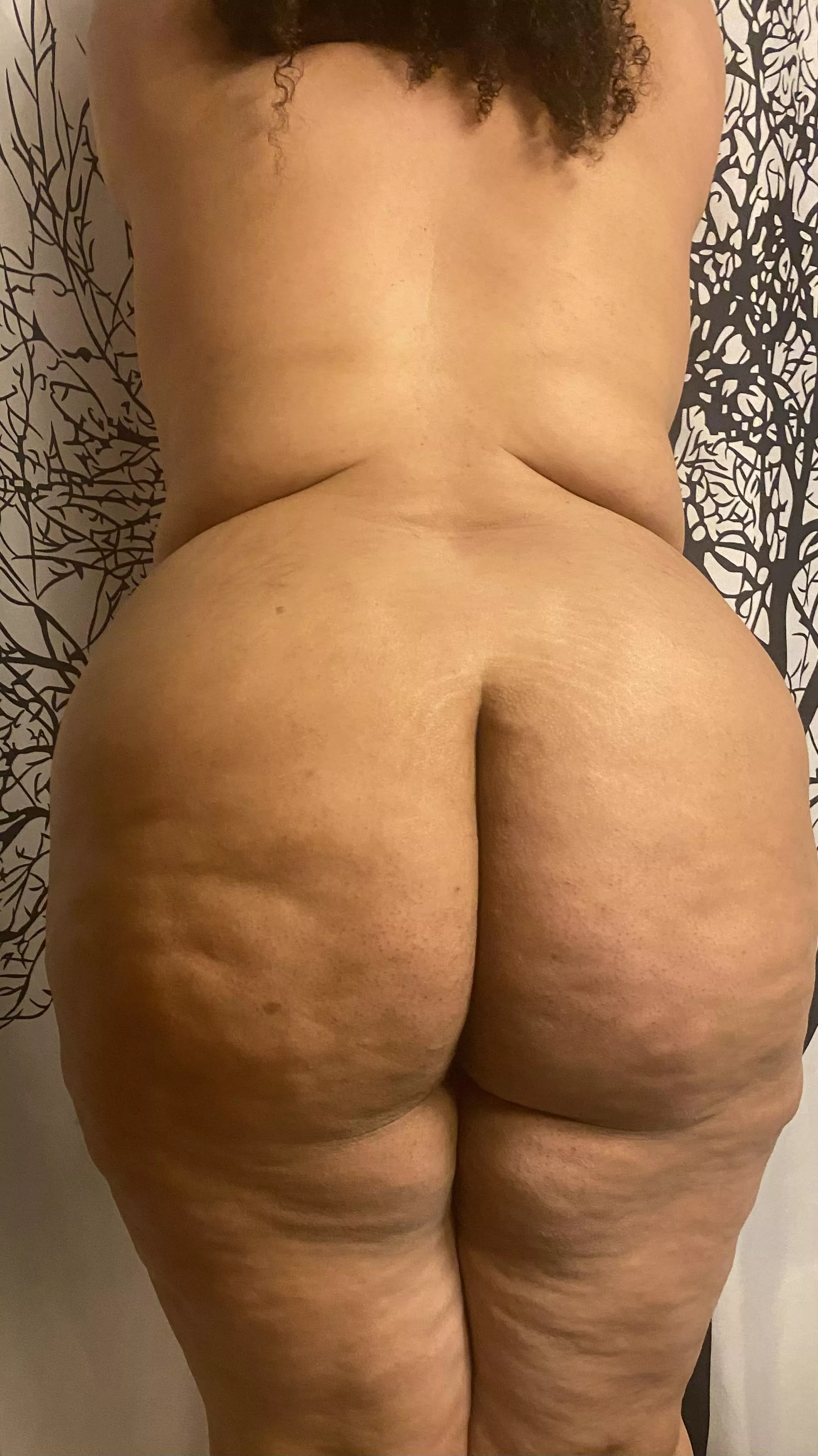 Light-skinned thick cutie