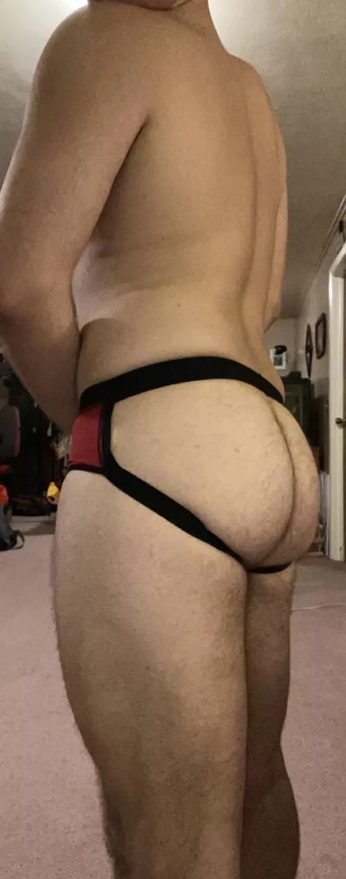 Like an otter butt in a jock?