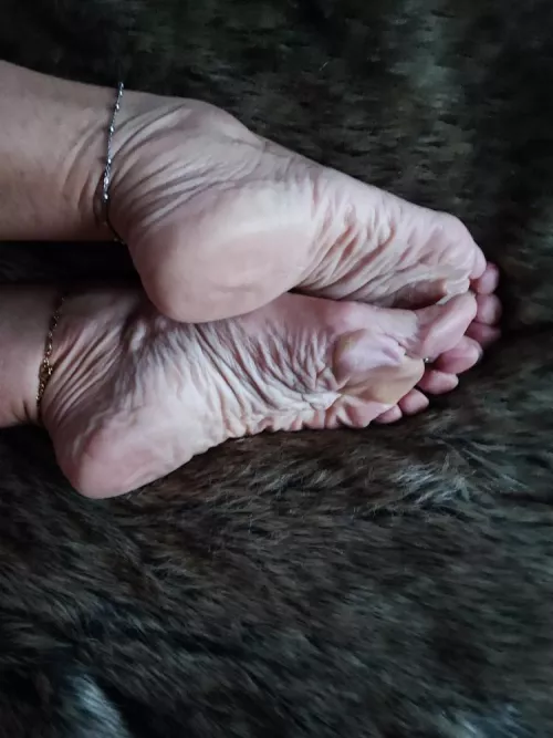 Like mature feets?