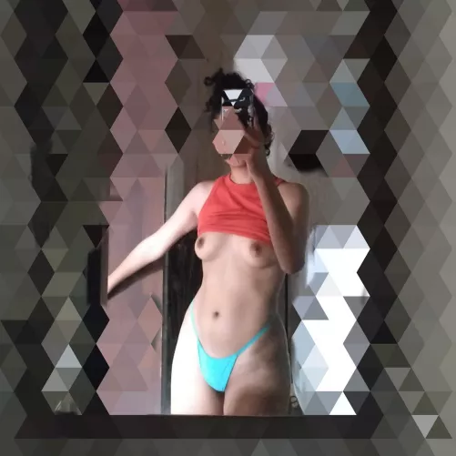 lil morning selfie of my small boobs,, what do you think? π₯°