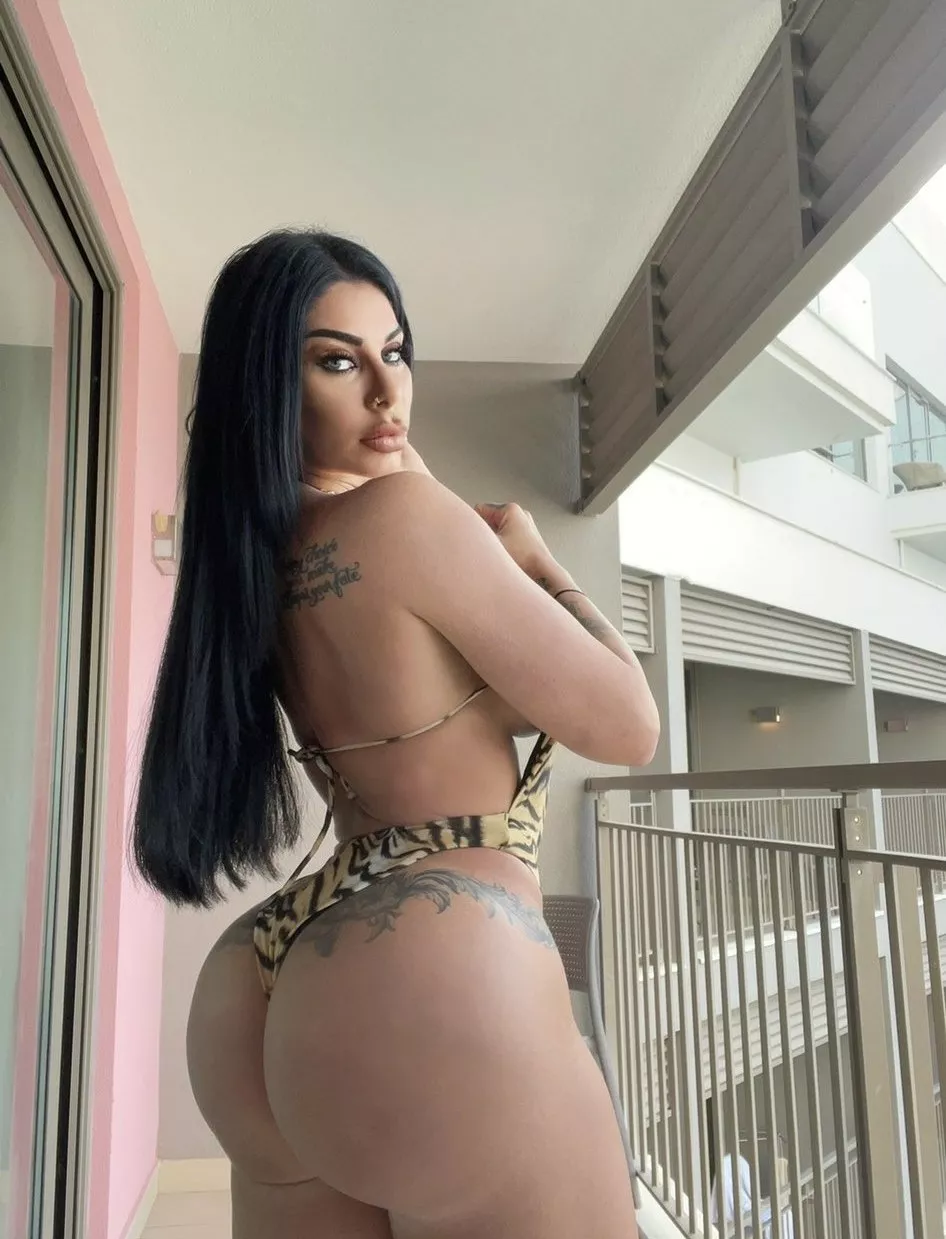 Lindi has such a great ass!