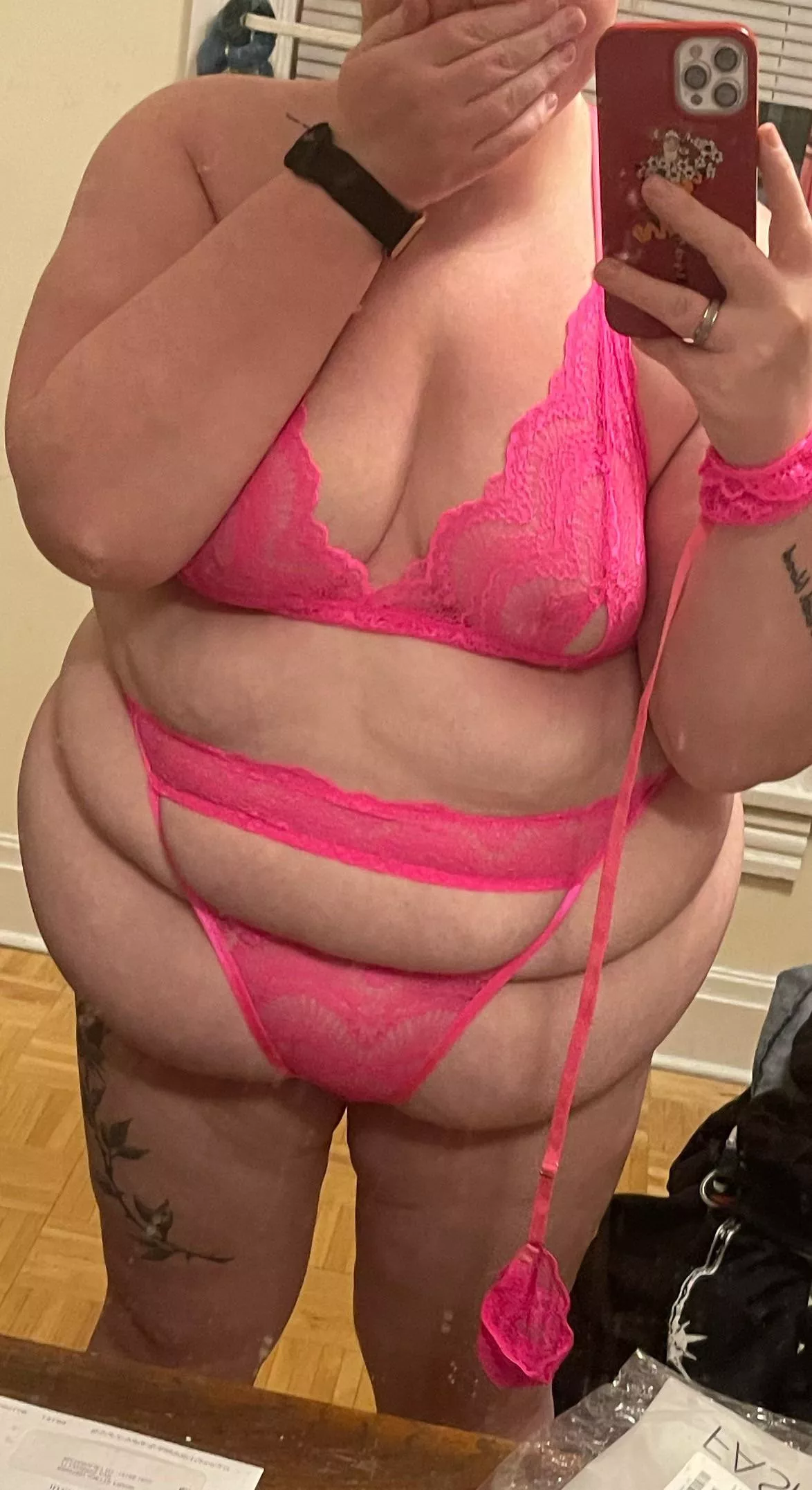 Lingerie that doesn’t fit. 🥳