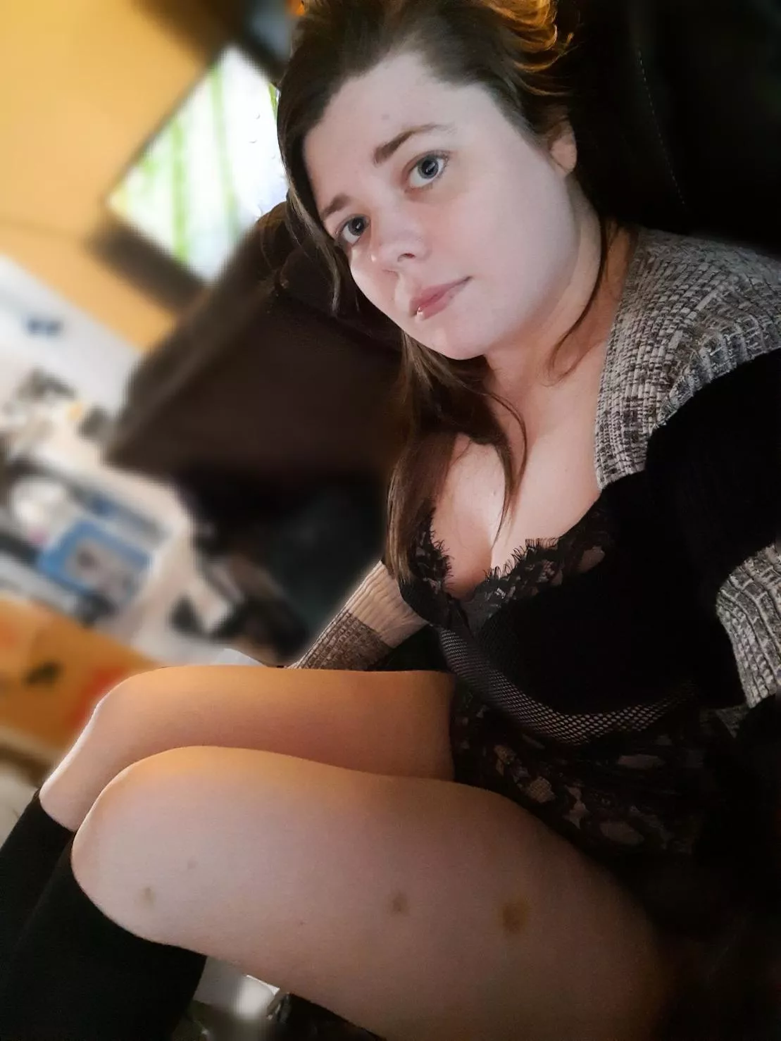 Little bit of chub but the thighs absolutely have curves Little bit of chub but the thighs absolutely have curves