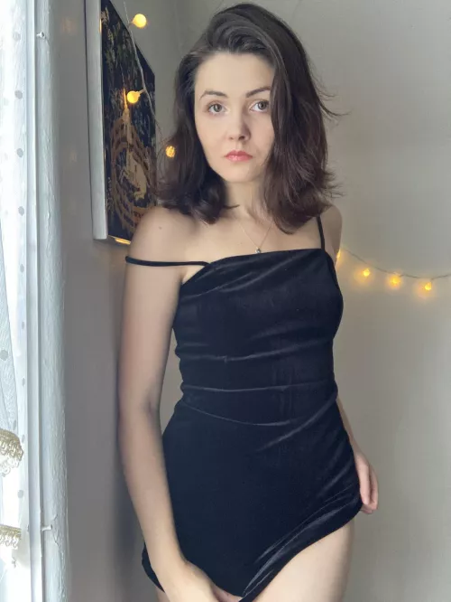 Little black dress [f]