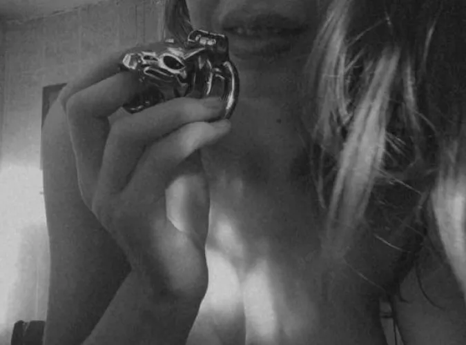 Little boys need locking with the key thrown away 😈 your tongue would work better anyway