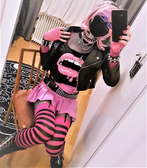 Little bra strap peek :P