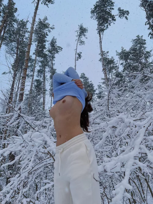 Little road trip to snowy forest [F]