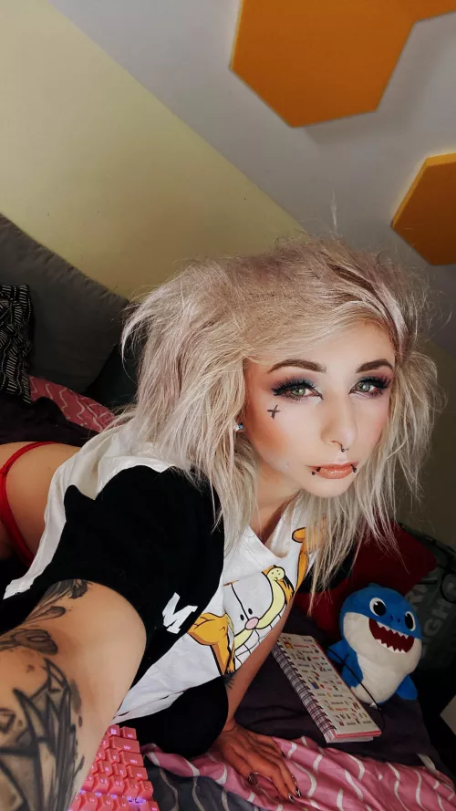 live on! ^_^ https://chaturbate.com/madelinexoxo666/