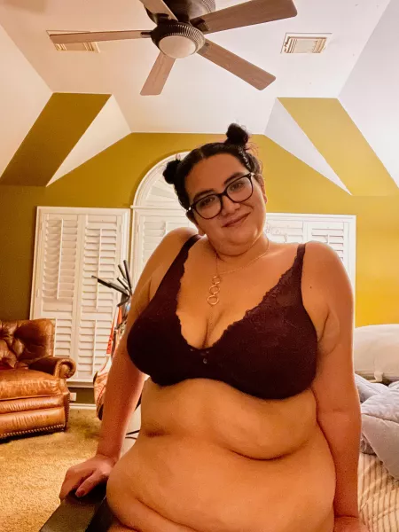 Live right now!! Cum see me and my special friend ✨