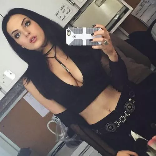 Liz is so sexy can someone rp as her and help me cum