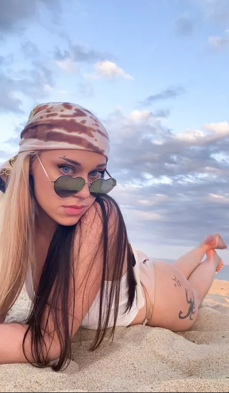 local beach bum βοΈ 24f