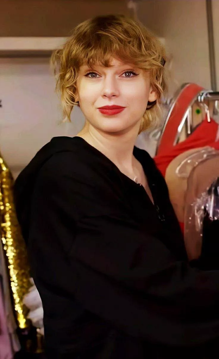 Lockdown era Taylor Swift might be my new favourite Lockdown era Taylor Swift might be my new favourite