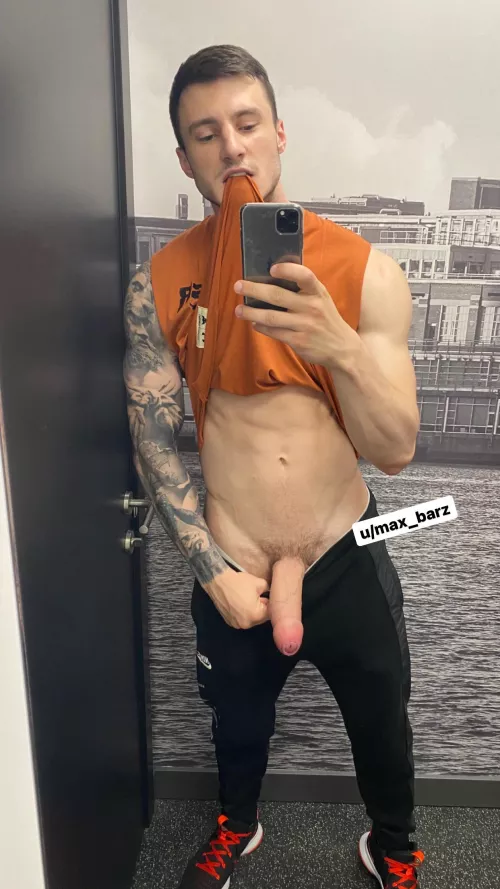 Locker room selfie 🤳